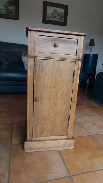 table de chevet beschikbaar voor biedingen