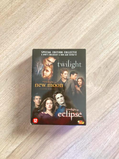 Twilight Saga Special Edition Collectie 1-3 (6 Dvd’s), CD & DVD, DVD | Autres DVD, Comme neuf, Coffret, À partir de 12 ans, Enlèvement ou Envoi