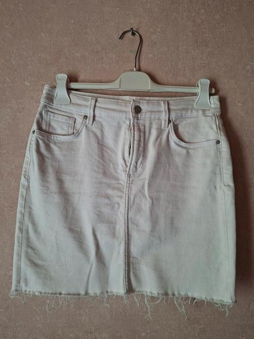 Witte spijkerrok Q/S Designed by, maat 36, met gerafelde zoo, Kleding | Dames, Rokken, Zo goed als nieuw, Maat 36 (S), Wit, Ophalen of Verzenden