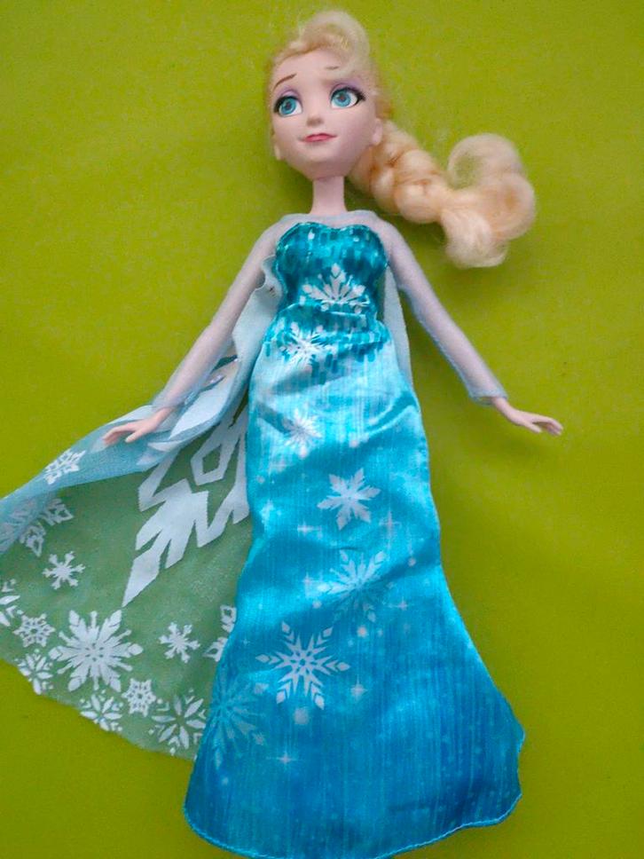 Poupée  musicale Elsa. Hasbro, Verzamelen, Poppen, Pop, Ophalen