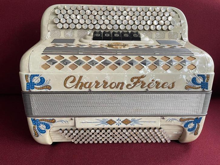 Italiaanse Charron Frères knopaccordeon . 4 korig. DO3, Muziek en Instrumenten, Accordeons, Gebruikt, Knopaccordeon, 120-bas, Accordiola