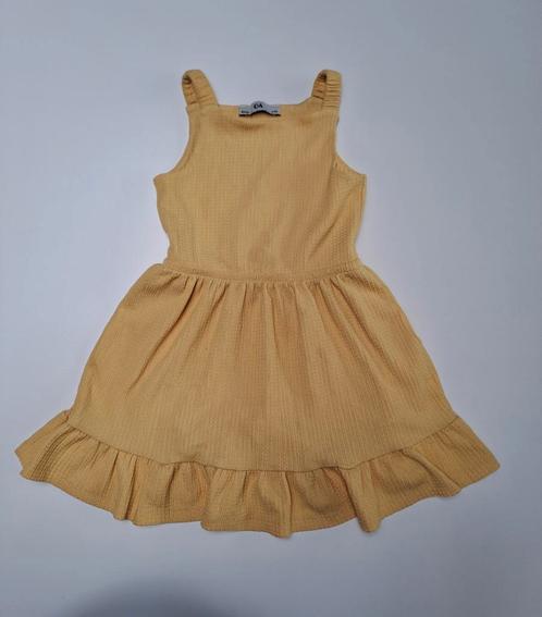 Mt 104 Gele jurk zonder mouwen met ruches en textuur, Kinderen en Baby's, Kinderkleding | Maat 104, Gebruikt, Meisje, Jurk of Rok