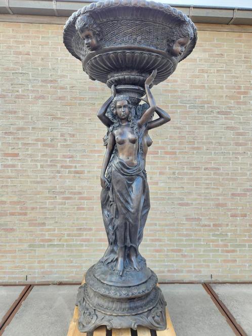 BRONZEN UITZONDERLIJKE FONTEIN / 3 NAAKTE DAMES LEES AUB, Tuin en Terras, Waterpartijen en Fonteinen, Nieuw, Fontein, Overige materialen
