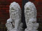 Leeuwen met Schild - Set van 2 - Steen, Tuin en Terras, Tuinbeelden, Ophalen of Verzenden, Steen, Dierenbeeld