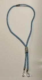 Blauwe ketting met hanger en strass, Handtassen en Accessoires, Kettingen, Met hanger, Kunststof, Blauw, Nieuw