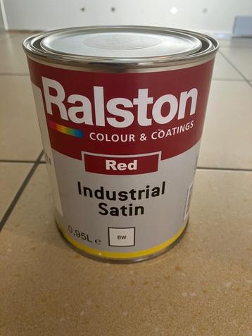 Peinture blanche spéciale radiateurs beschikbaar voor biedingen