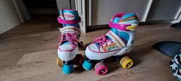 Regenboog rolschaatsen maat 32-35 beschikbaar voor biedingen