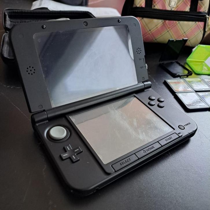 Nintendo 3DS XL + accessoires + pokemon crystal, Games en Spelcomputers, Spelcomputers | Nintendo 2DS en 3DS, Gebruikt, 3DS, Zwart