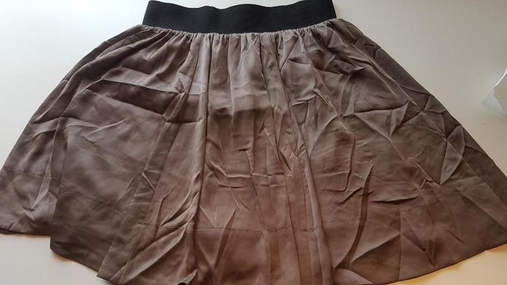 magnifique jupe fluide marron beige taille 38/élastique en h, Vêtements | Femmes, Jupes, Comme neuf, Taille 38/40 (M), Beige, Enlèvement ou Envoi