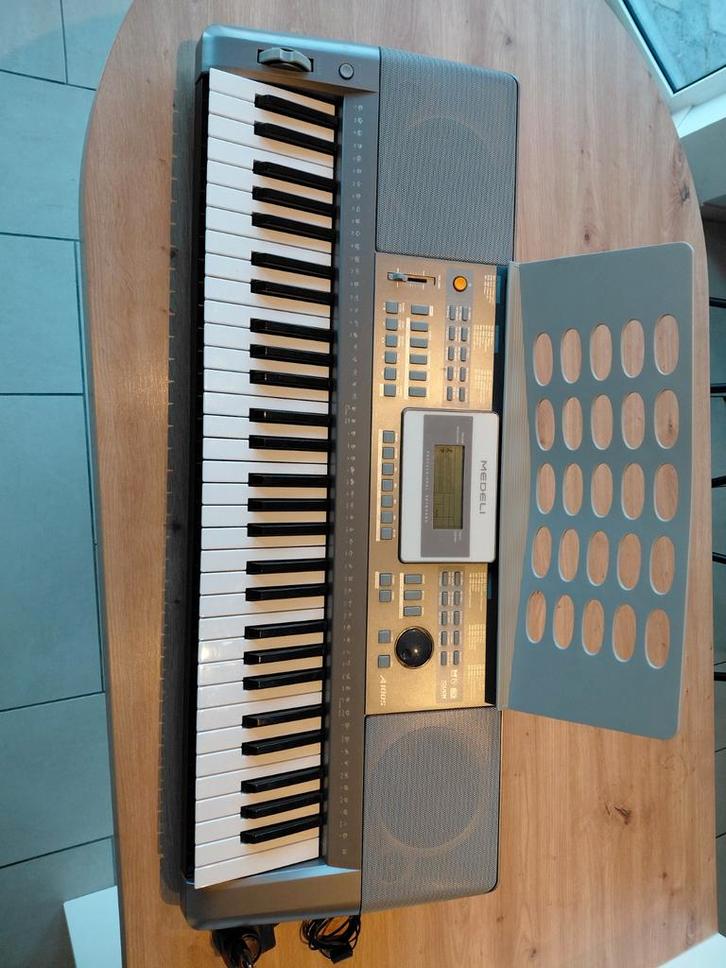 Keyboard Medeli A100S, Muziek en Instrumenten, Keyboards, 61 toetsen, Medeli, Midi-aansluiting, Ophalen