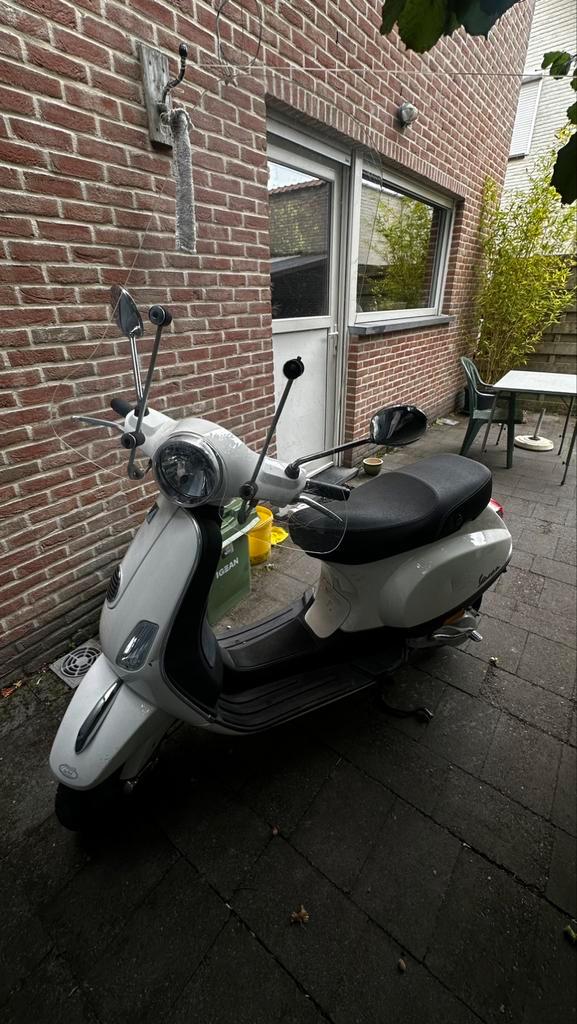 Vespa lx 50 2 tact, Fietsen en Brommers, Scooters | Vespa, Gebruikt, Vespa LX, Klasse A (25 km/u), Tweetakt, Ophalen