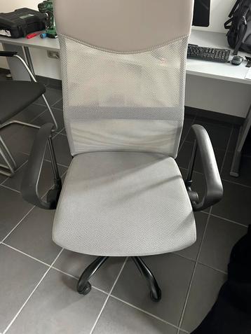 Bureaustoel beschikbaar voor biedingen