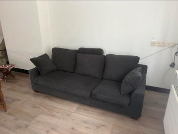 Compacte comfortabele zetel met neksteun en voetsteun beschikbaar voor biedingen