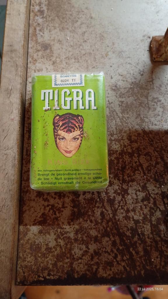 Tigra Angelina Saey (1933-1979, Verzamelen, Rookartikelen, Aanstekers en Luciferdoosjes, Zo goed als nieuw, Ophalen of Verzenden