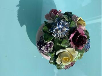 Royal Adderley porseleinen bloemstuk beschikbaar voor biedingen