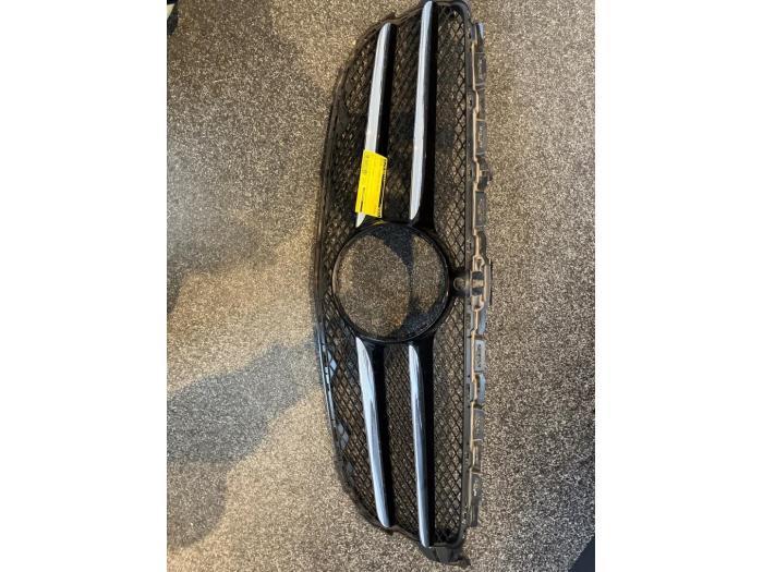 Grille van een Mercedes C-Klasse, Auto-onderdelen, Carrosserie, Mercedes-Benz, Gebruikt, 3 maanden garantie, Ophalen of Verzenden