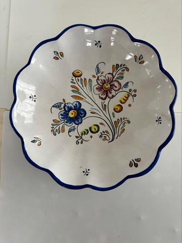 Keramiek schaal met bloemenmotief beschikbaar voor biedingen