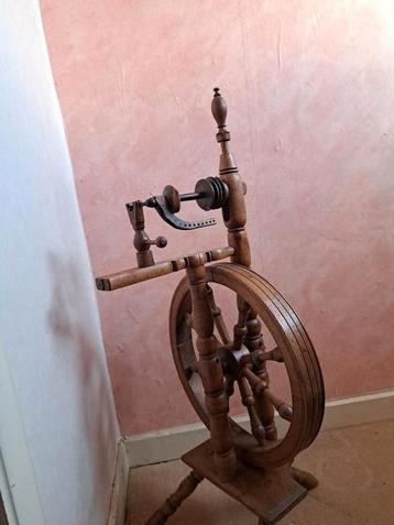 Rouet décoratif  beschikbaar voor biedingen