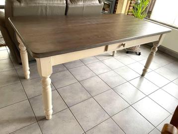 Tafel voor eetkamer beschikbaar voor biedingen