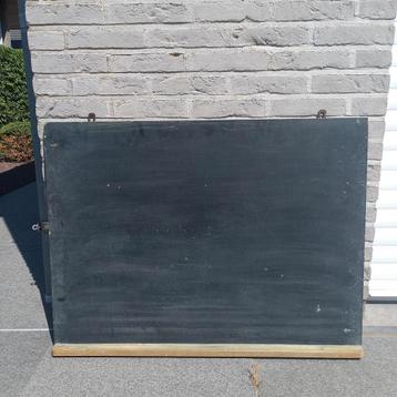 Vintage krijtbord beschikbaar voor biedingen