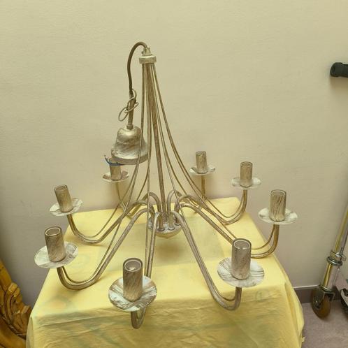 Wit/goudkleurige kroonluchter met 8 lichtarmen, Huis en Inrichting, Lampen | Kroonluchters, Gebruikt, Ophalen