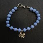 Bracelet avec perles bleues, rondelles d'argent et trèfle à, Bleu, Argent, Avec bracelets à breloques ou perles, Enlèvement ou Envoi