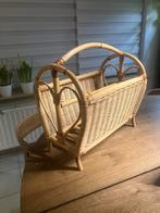 Stijlvol rotan krantenrekje, Ophalen of Verzenden, Zo goed als nieuw