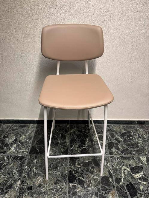 Mooie barkruk (meerdere verkrijgbaar), Huis en Inrichting, Barkrukken, Zo goed als nieuw, 60 tot 90 cm, Kunststof, Metaal, 5 krukken of meer