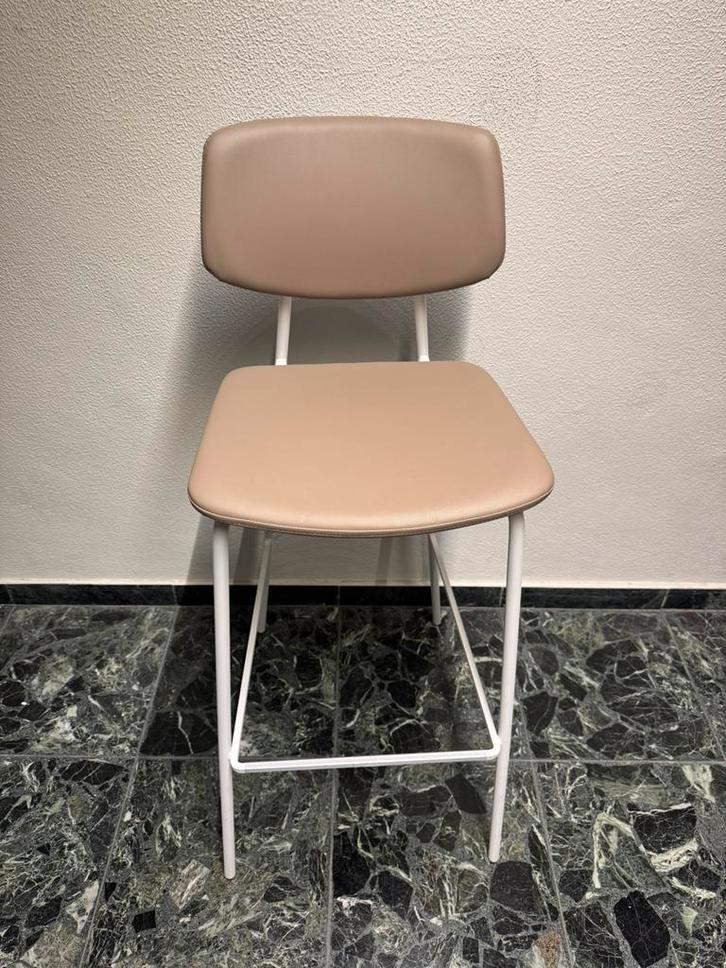 Mooie barkruk (meerdere verkrijgbaar), Huis en Inrichting, Barkrukken, Zo goed als nieuw, 60 tot 90 cm, Kunststof, Metaal, 5 krukken of meer