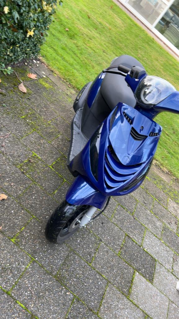 Piaggio zip 4t iget b klasse, Fietsen en Brommers, Scooters | Piaggio, Zo goed als nieuw, Zip, Klasse B (45 km/u), Benzine, Ophalen