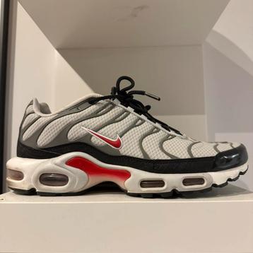 Nike TN Air Max Plus Grey Black Red beschikbaar voor biedingen