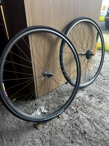 Koersfiets vintage wielen. beschikbaar voor biedingen