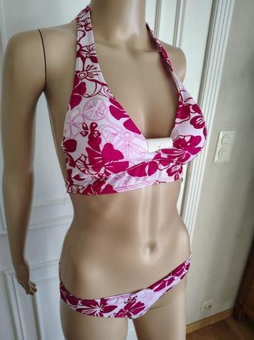 Bikini met bijhorende pareo   beschikbaar voor biedingen