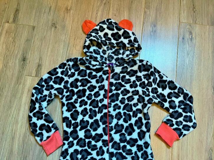 zachte onesie fleece pantervlekjes 140 - 10 jaar, Kinderen en Baby's, Kinderkleding | Maat 140, Zo goed als nieuw, Jongen of Meisje
