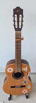 Cuenca classic guitar with stand, case and capo, Muziek en Instrumenten, Snaarinstrumenten | Gitaren | Akoestisch, Ophalen of Verzenden