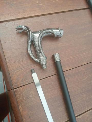 Cobra Cane met groene ogen  beschikbaar voor biedingen