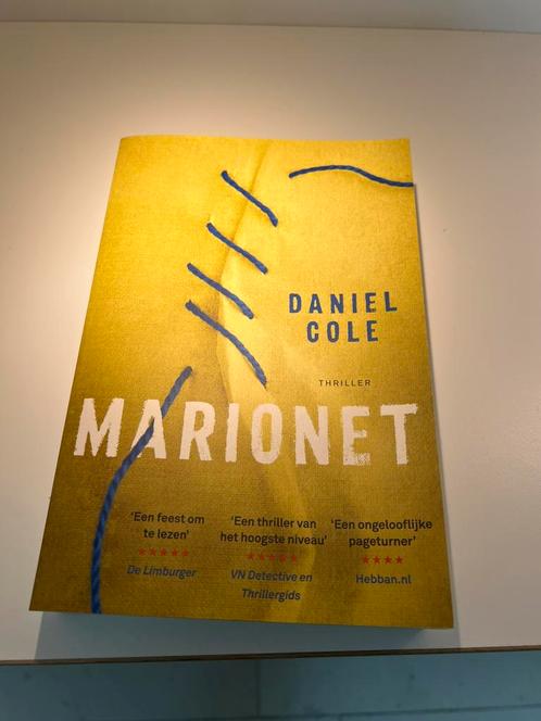 Boek – Daniel Cole: Marionet, Boeken, Thrillers, Zo goed als nieuw, Ophalen of Verzenden