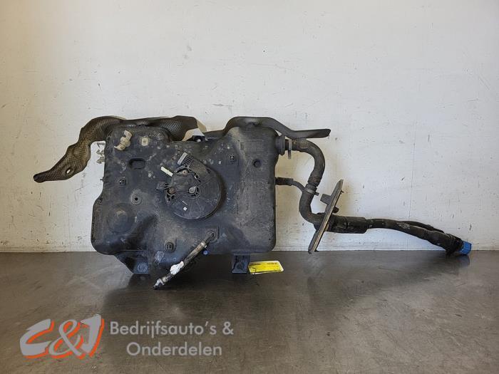 Adblue tank van een Nissan NV400, Auto-onderdelen, Brandstofsystemen, Nissan, Gebruikt, 3 maanden garantie, Ophalen of Verzenden