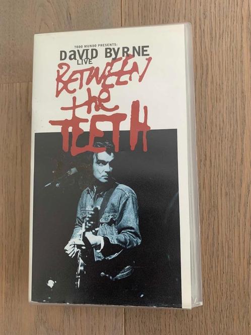 DAVID BYRNE - Between The Teeth * 1992 * TALKING HEADS * VHS, Cd's en Dvd's, VHS | Documentaire, Tv en Muziek, Zo goed als nieuw