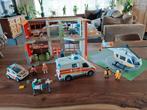Playmobil ziekenhuis met heli en ambulance, Kinderen en Baby's, Speelgoed | Playmobil, Ophalen of Verzenden, Zo goed als nieuw