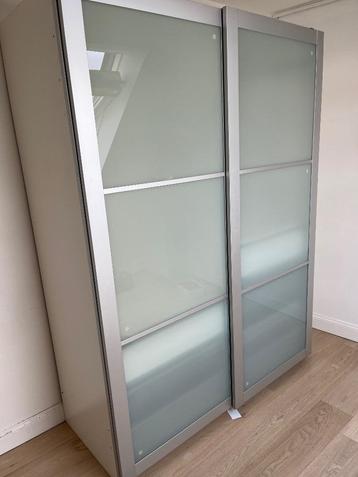 IKEA PAX kast met schuifdeuren beschikbaar voor biedingen