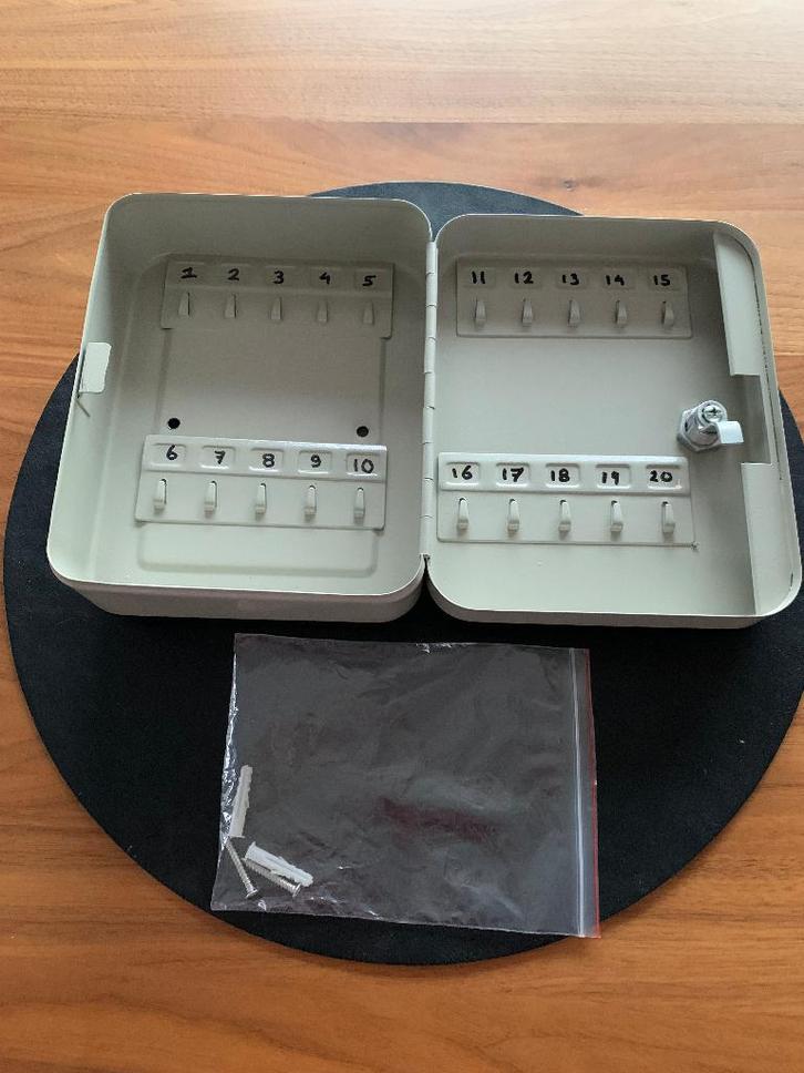 Nieuw grijs gelakt sleutelkastje 20 sleutels, Huis en Inrichting, Woonaccessoires | Wanddecoraties, Nieuw, Ophalen of Verzenden