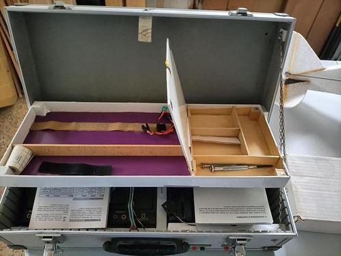Metale koffer met laders en berging voor kabels, Hobby en Vrije tijd, Modelbouw | Overige, Zo goed als nieuw, Ophalen