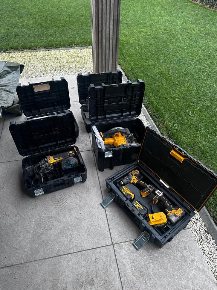 Dewalt set met 3 batterijen & lader, Doe-het-zelf en Bouw, Gereedschap | Machine-onderdelen en Toebehoren, Zo goed als nieuw, Ophalen