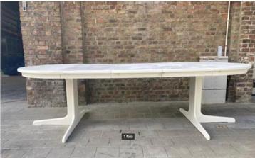 vintage scandinavische tafel 3M beschikbaar voor biedingen