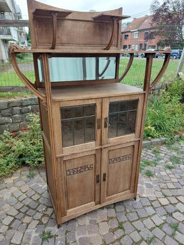 Prachtig oud meubel uit de Art Nouveau -periode  beschikbaar voor biedingen