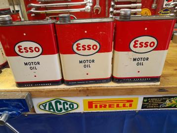 oude lege oliekan Esso standard in het midden type 40 beschikbaar voor biedingen