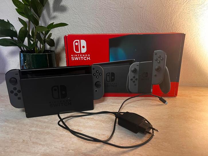 Switch V2 2019, Games en Spelcomputers, Spelcomputers | Nintendo Switch, Zo goed als nieuw, Switch Original, Zonder controller