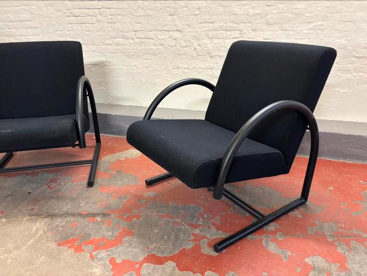 Circle arm chairs design, Huis en Inrichting, Stoelen, Gebruikt, Twee, Metaal, Stof, Zwart, Ophalen