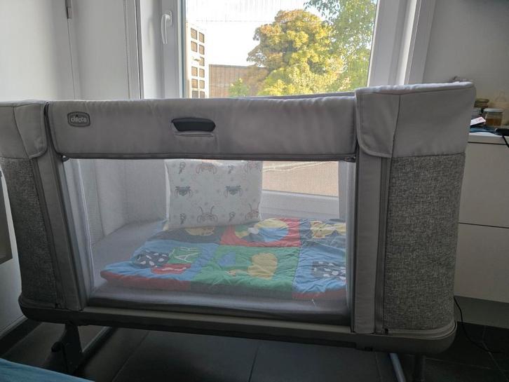Co-sleeper Wieg Chicco Next2Me Forever grijs, Kinderen en Baby's, Babywiegjes en Ledikanten, Nieuw, Wieg, Ophalen